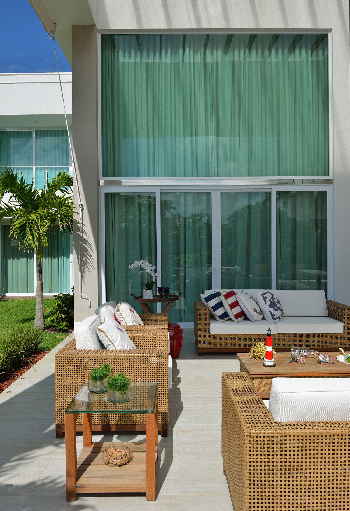 A Spacious Contemporary Home with Nautical Theme in Bahia, Brazil by Pinheiro Martinez Arquitetura (9)