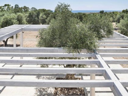 A Spacious Contemporary Home with Rustic and Unique Elements in Salve, Italy by Massimo Iosa Ghini (11)