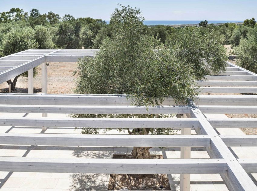 A Spacious Contemporary Home with Rustic and Unique Elements in Salve, Italy by Massimo Iosa Ghini (11)