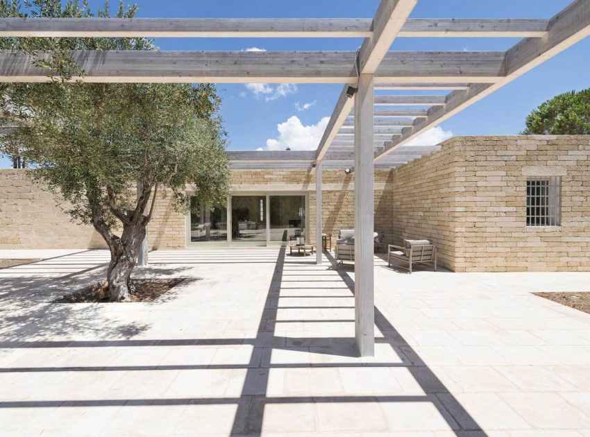 A Spacious Contemporary Home with Rustic and Unique Elements in Salve, Italy by Massimo Iosa Ghini (7)