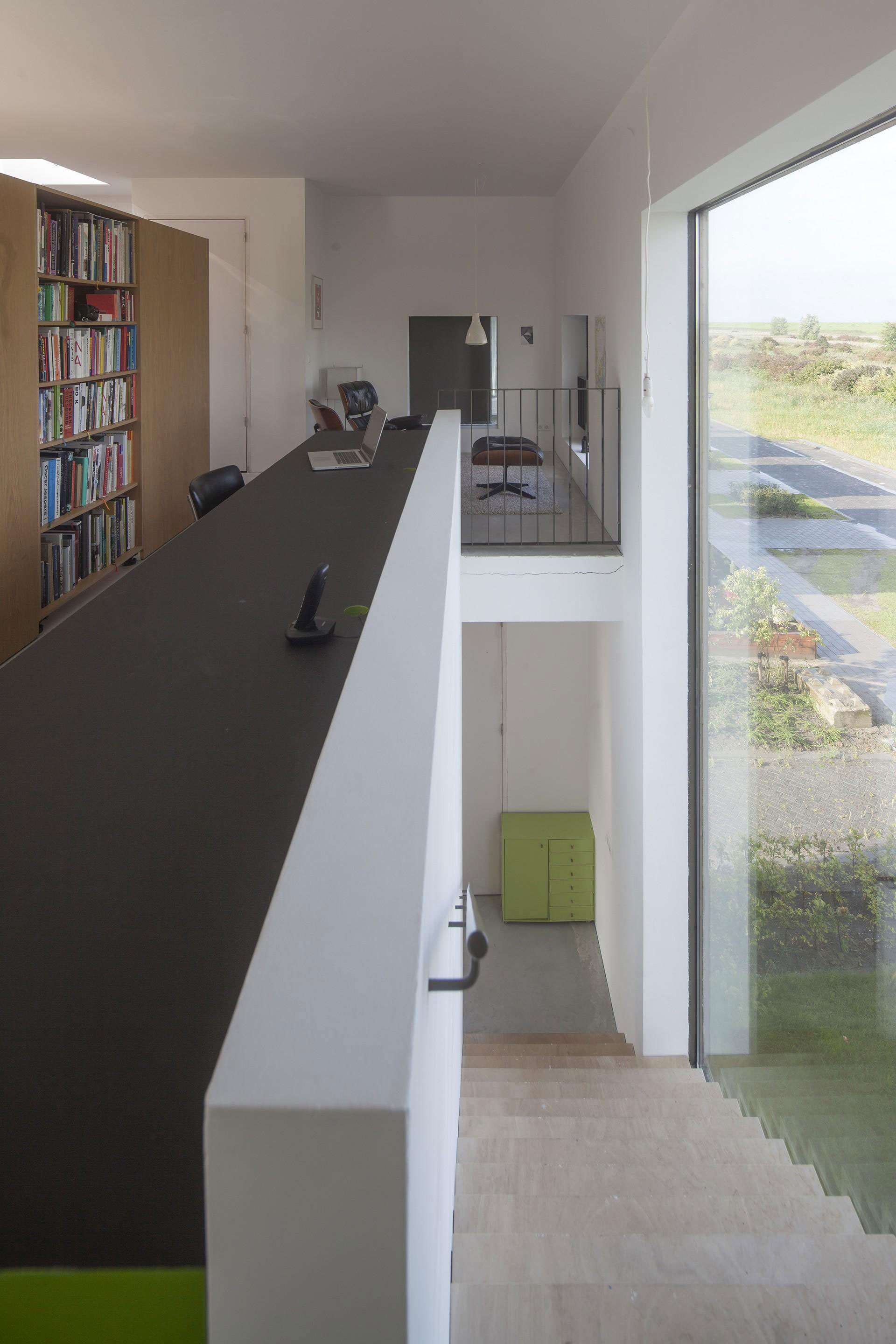 A Spacious Family Friendly Home with Magnificent Views in Almere, The Netherlands by 70F (16)