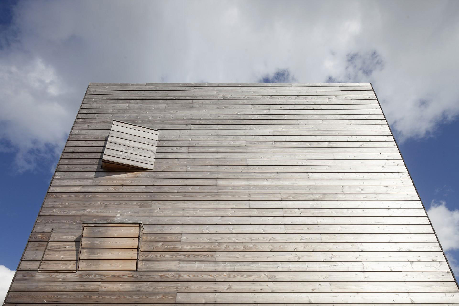 A Spacious Family Friendly Home with Magnificent Views in Almere, The Netherlands by 70F (4)