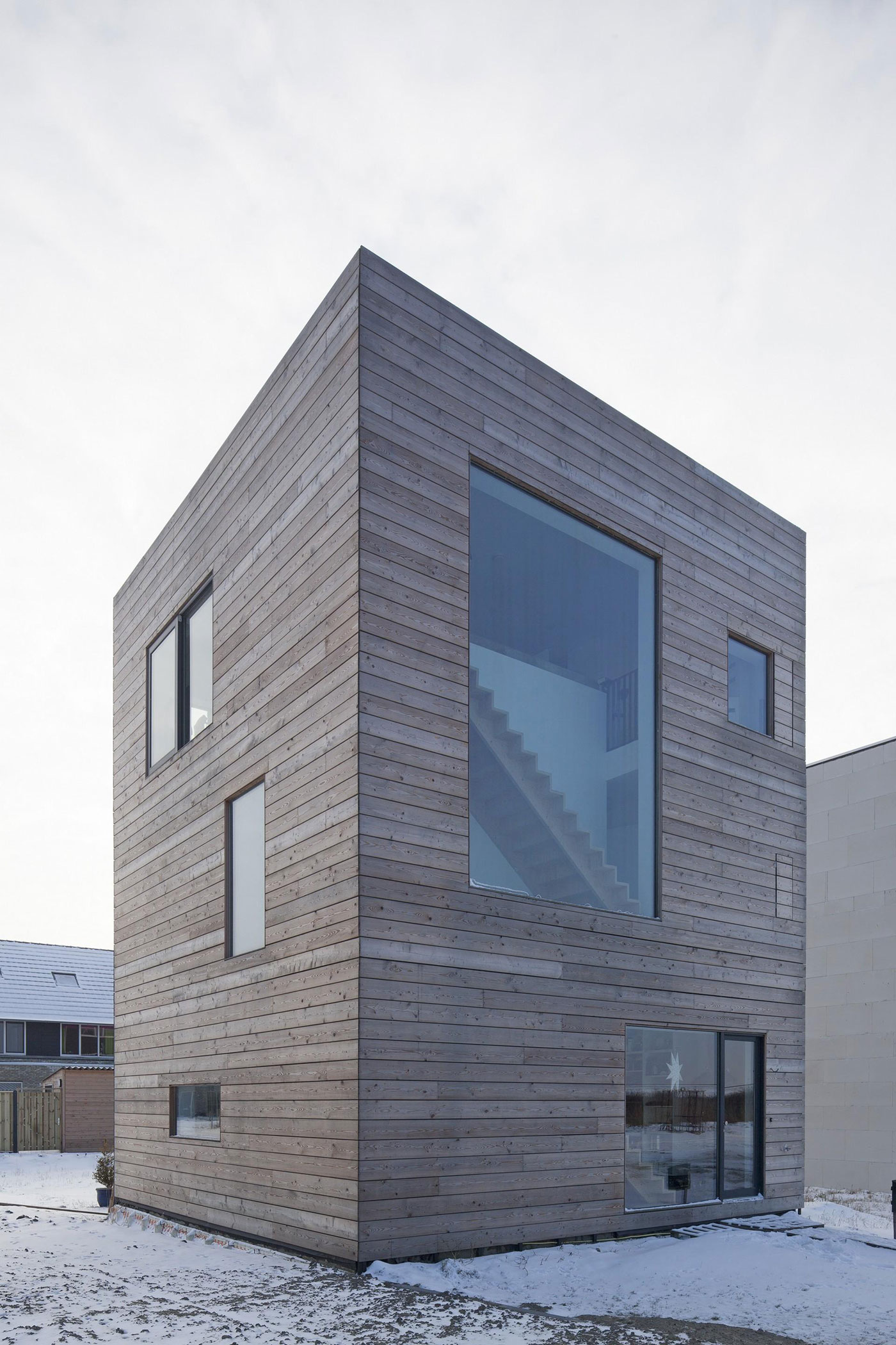 A Spacious Family Friendly Home with Magnificent Views in Almere, The Netherlands by 70F (7)