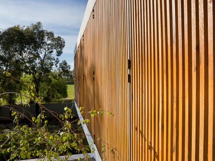 A Spacious Modern House with Cantilevered Slabs and Open Spaces in Buenos Aires by VDV ARQ (10)