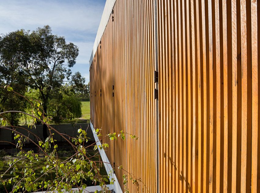 A Spacious Modern House with Cantilevered Slabs and Open Spaces in Buenos Aires by VDV ARQ (10)