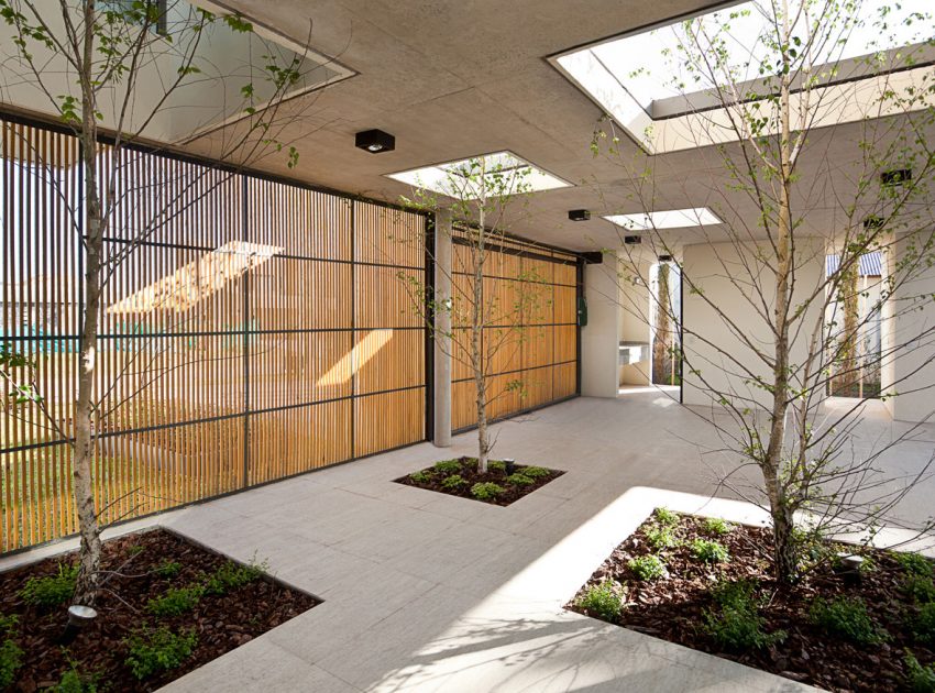 A Spacious Modern House with Cantilevered Slabs and Open Spaces in Buenos Aires by VDV ARQ (15)