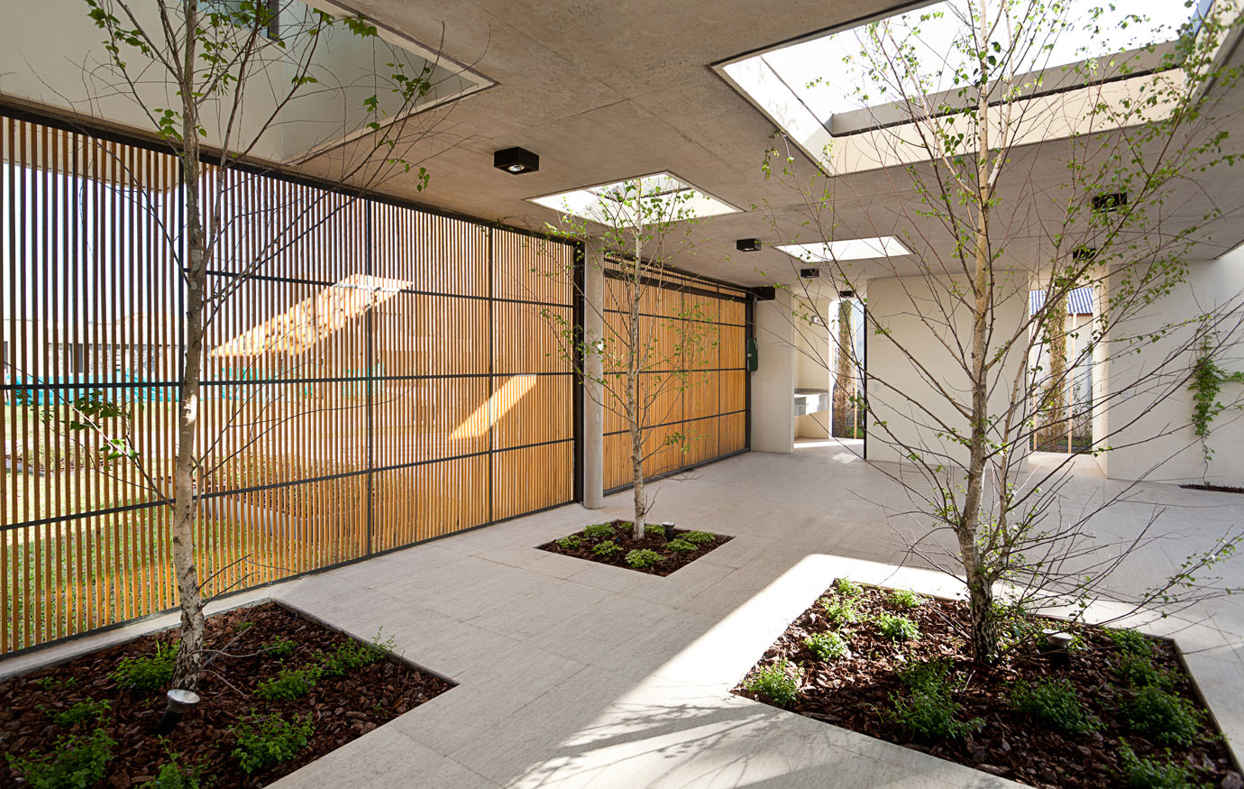 A Spacious Modern House with Cantilevered Slabs and Open Spaces in Buenos Aires by VDV ARQ (15)