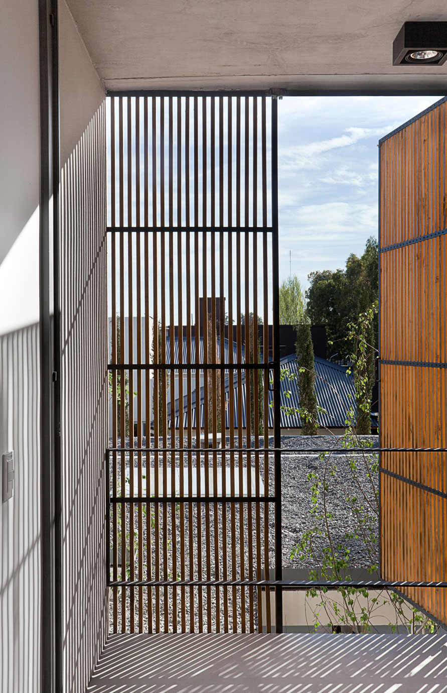 A Spacious Modern House with Cantilevered Slabs and Open Spaces in Buenos Aires by VDV ARQ (17)