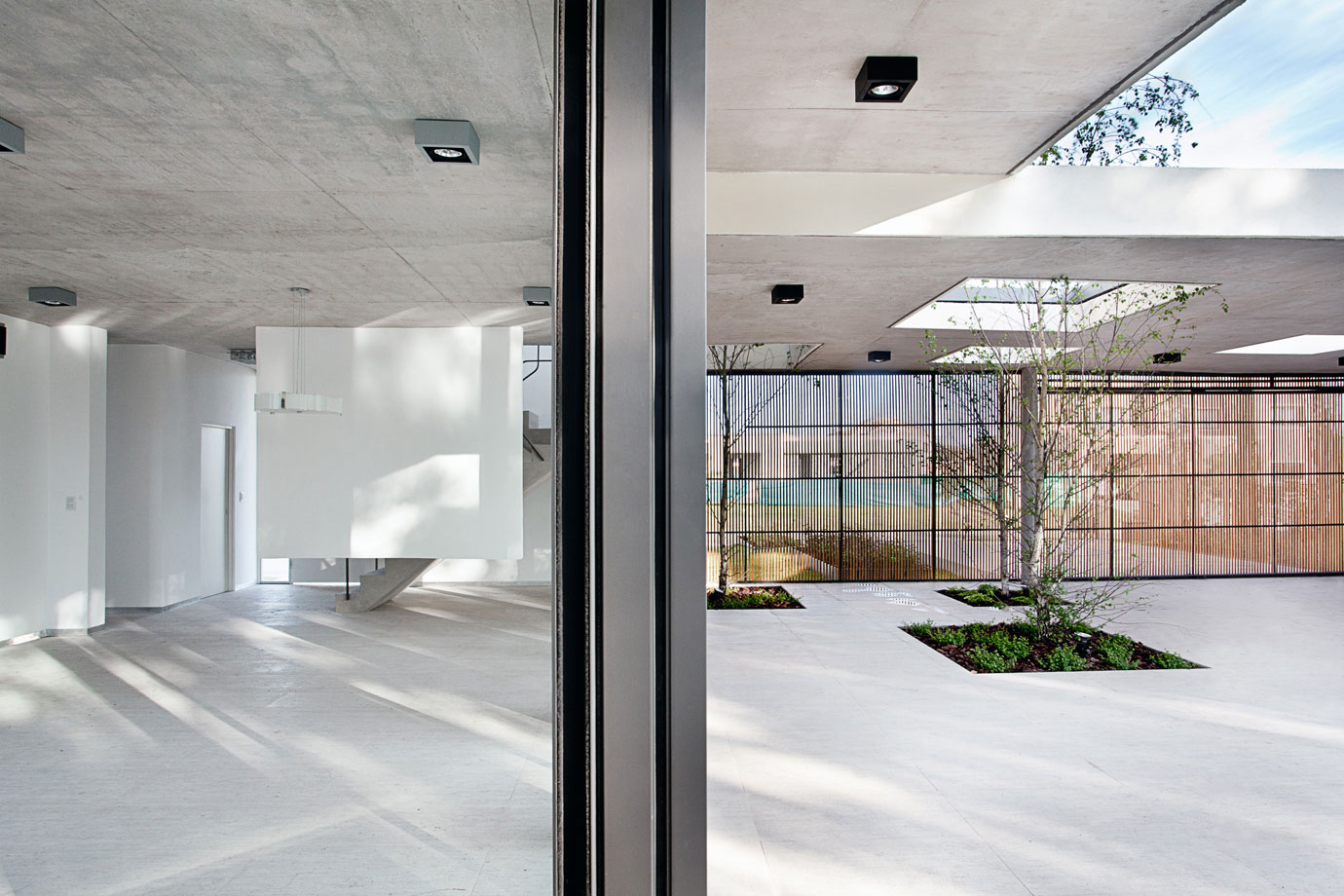 A Spacious Modern House with Cantilevered Slabs and Open Spaces in Buenos Aires by VDV ARQ (18)