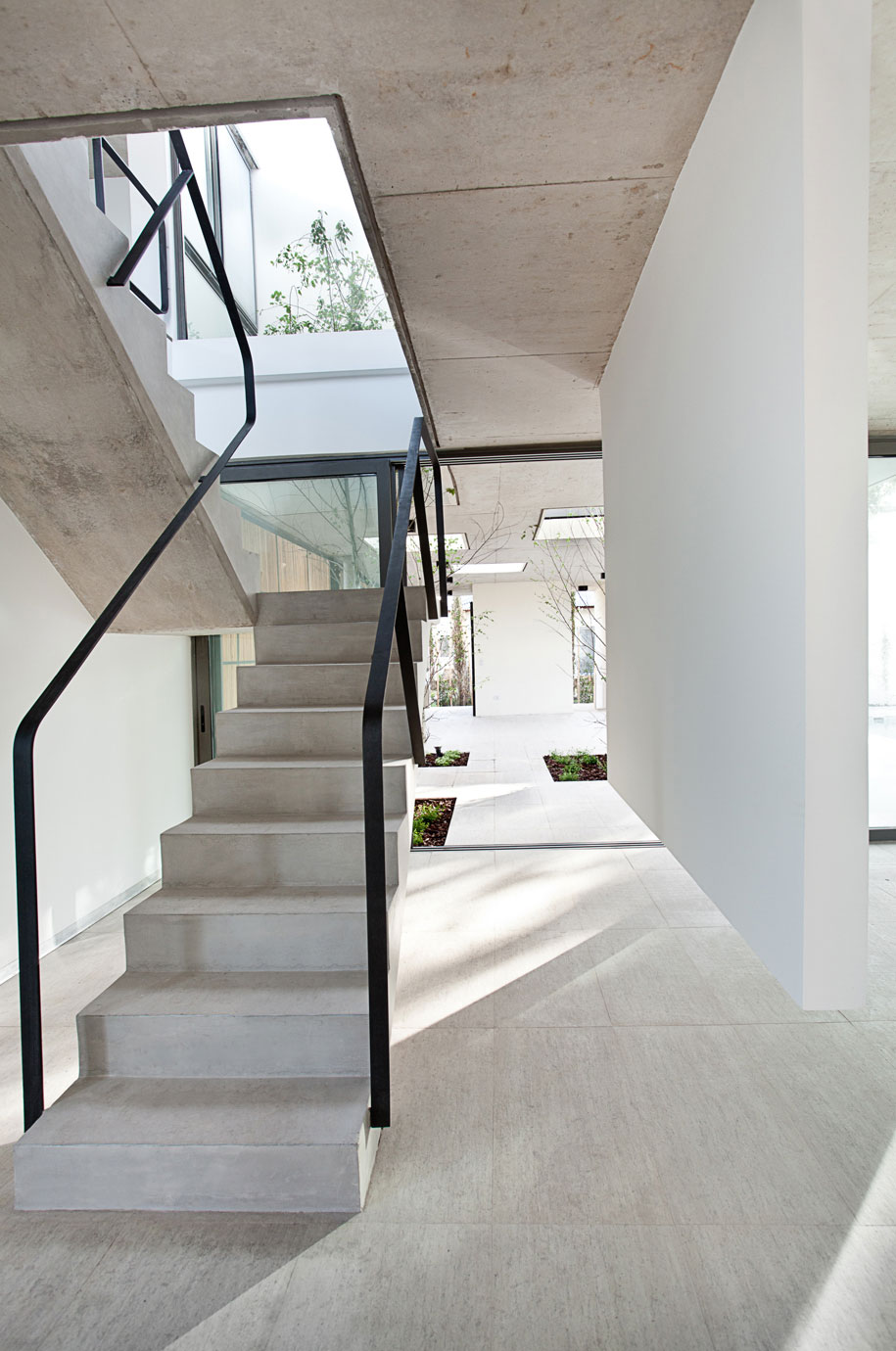 A Spacious Modern House with Cantilevered Slabs and Open Spaces in Buenos Aires by VDV ARQ (21)