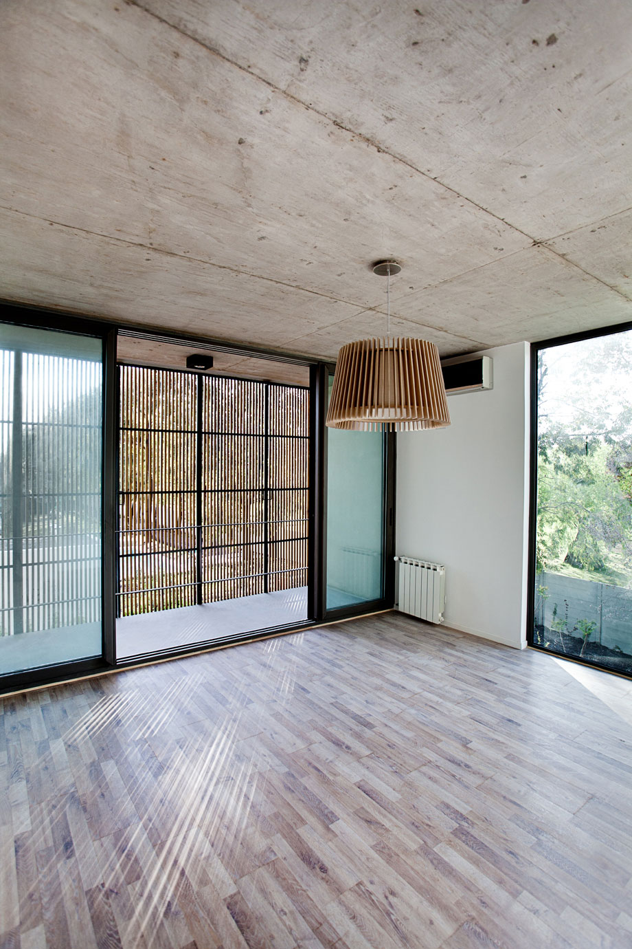 A Spacious Modern House with Cantilevered Slabs and Open Spaces in Buenos Aires by VDV ARQ (23)