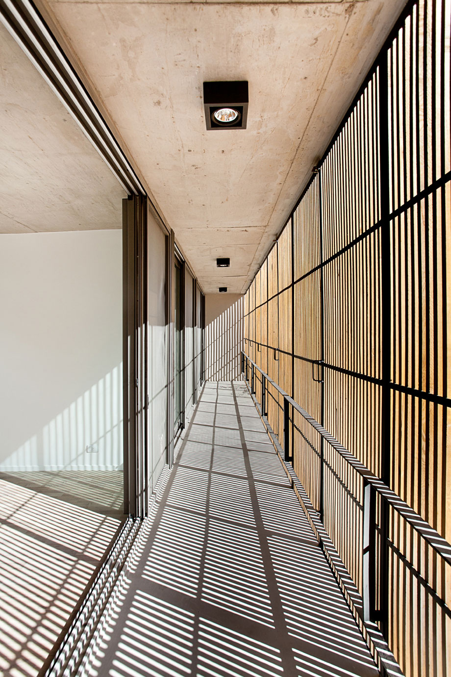 A Spacious Modern House with Cantilevered Slabs and Open Spaces in Buenos Aires by VDV ARQ (24)