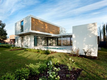 A Spacious Modern House with Cantilevered Slabs and Open Spaces in Buenos Aires by VDV ARQ (4)