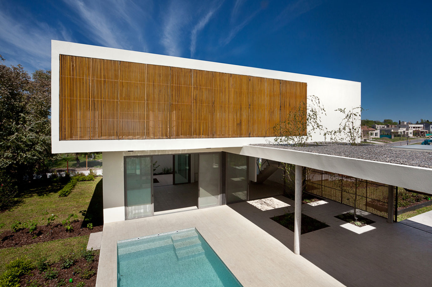 A Spacious Modern House with Cantilevered Slabs and Open Spaces in Buenos Aires by VDV ARQ (5)