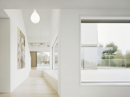 A Spacious Modern House with a Relaxing Decor Done in White in Tübingen, Germany by Steimle Architekten (10)