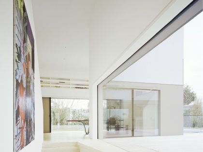 A Spacious Modern House with a Relaxing Decor Done in White in Tübingen, Germany by Steimle Architekten (11)