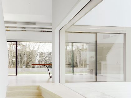 A Spacious Modern House with a Relaxing Decor Done in White in Tübingen, Germany by Steimle Architekten (12)