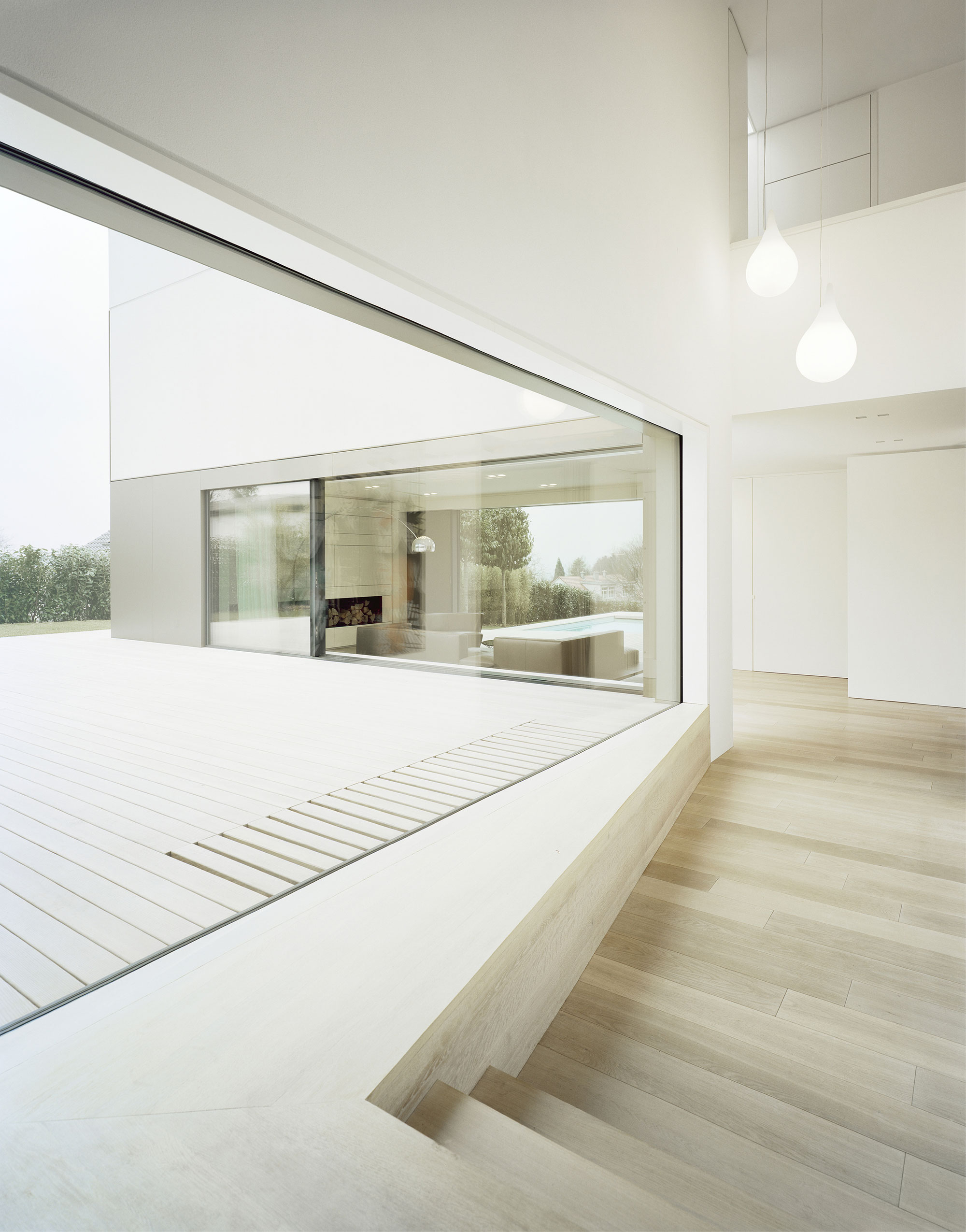 A Spacious Modern House with a Relaxing Decor Done in White in Tübingen, Germany by Steimle Architekten (13)