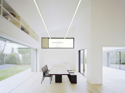 A Spacious Modern House with a Relaxing Decor Done in White in Tübingen, Germany by Steimle Architekten (16)