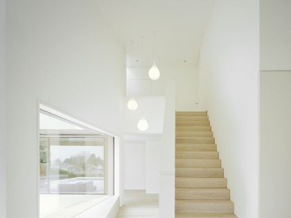 A Spacious Modern House with a Relaxing Decor Done in White in Tübingen, Germany by Steimle Architekten (17)
