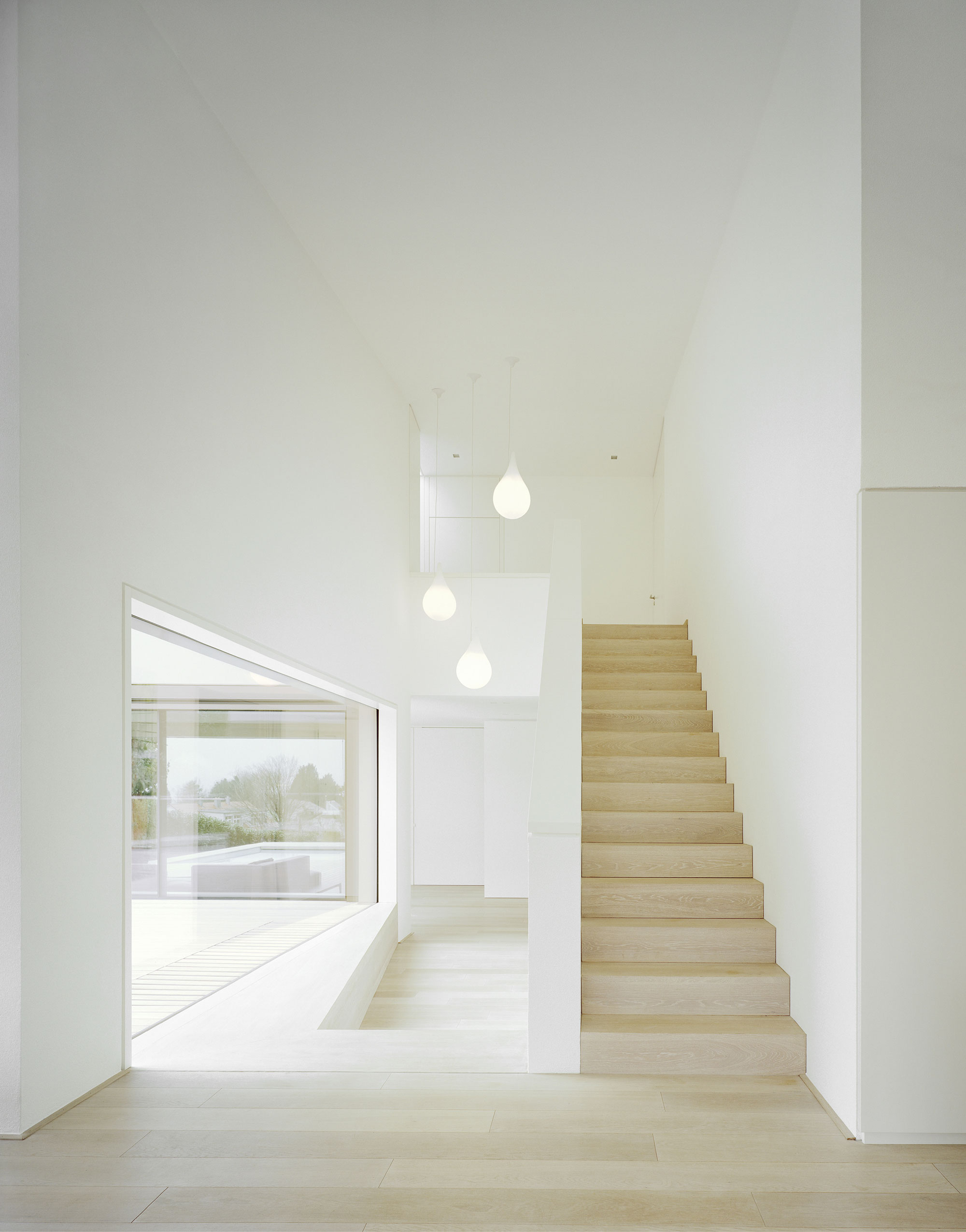 A Spacious Modern House with a Relaxing Decor Done in White in Tübingen, Germany by Steimle Architekten (17)