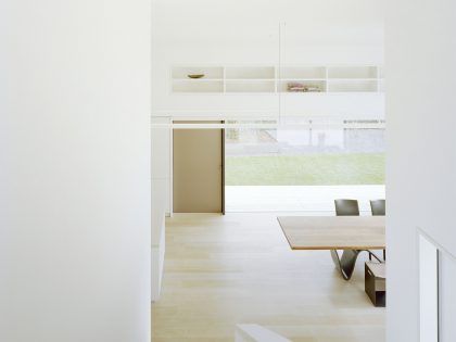 A Spacious Modern House with a Relaxing Decor Done in White in Tübingen, Germany by Steimle Architekten (18)