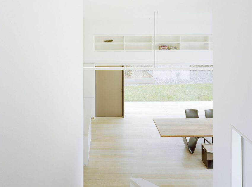 A Spacious Modern House with a Relaxing Decor Done in White in Tübingen, Germany by Steimle Architekten (18)