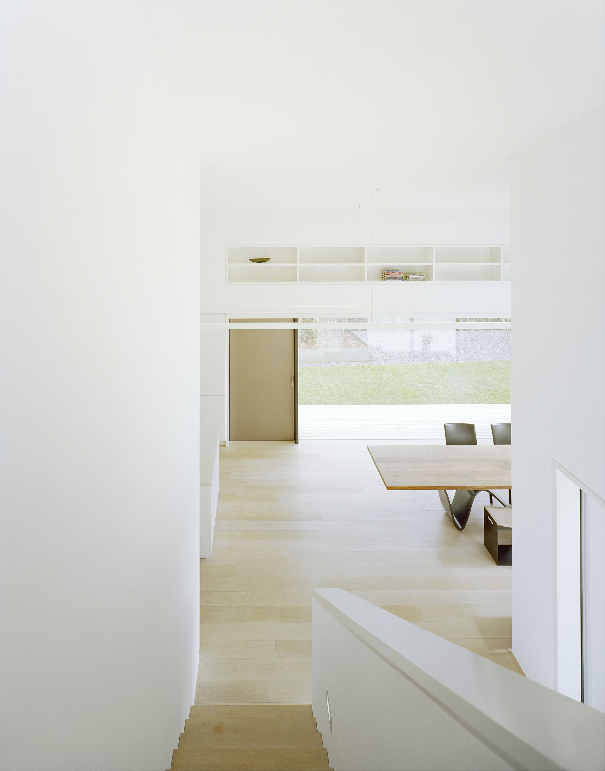 A Spacious Modern House with a Relaxing Decor Done in White in Tübingen, Germany by Steimle Architekten (18)