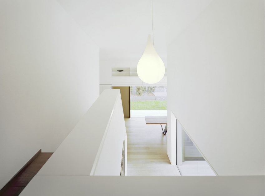 A Spacious Modern House with a Relaxing Decor Done in White in Tübingen, Germany by Steimle Architekten (19)