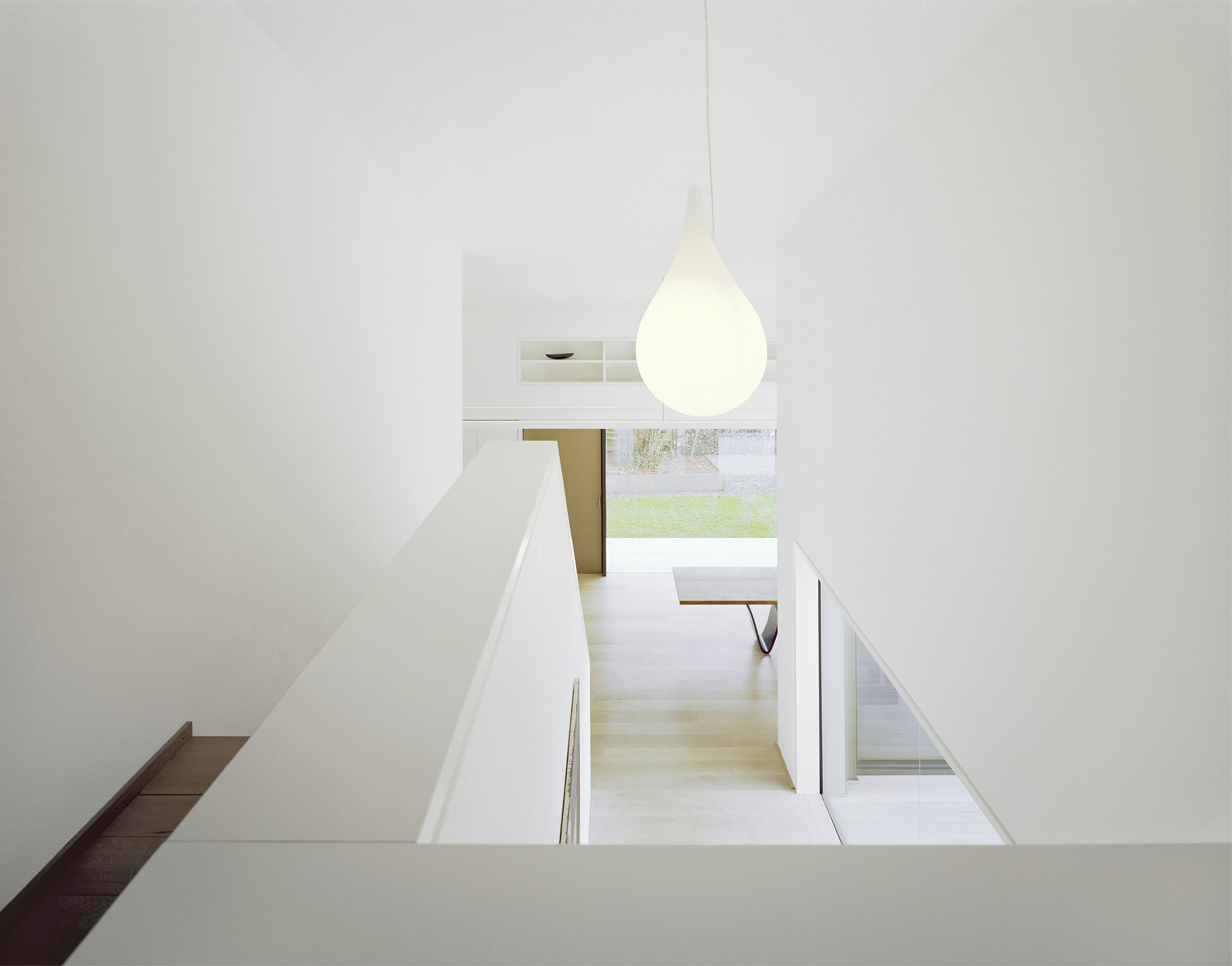 A Spacious Modern House with a Relaxing Decor Done in White in Tübingen, Germany by Steimle Architekten (19)