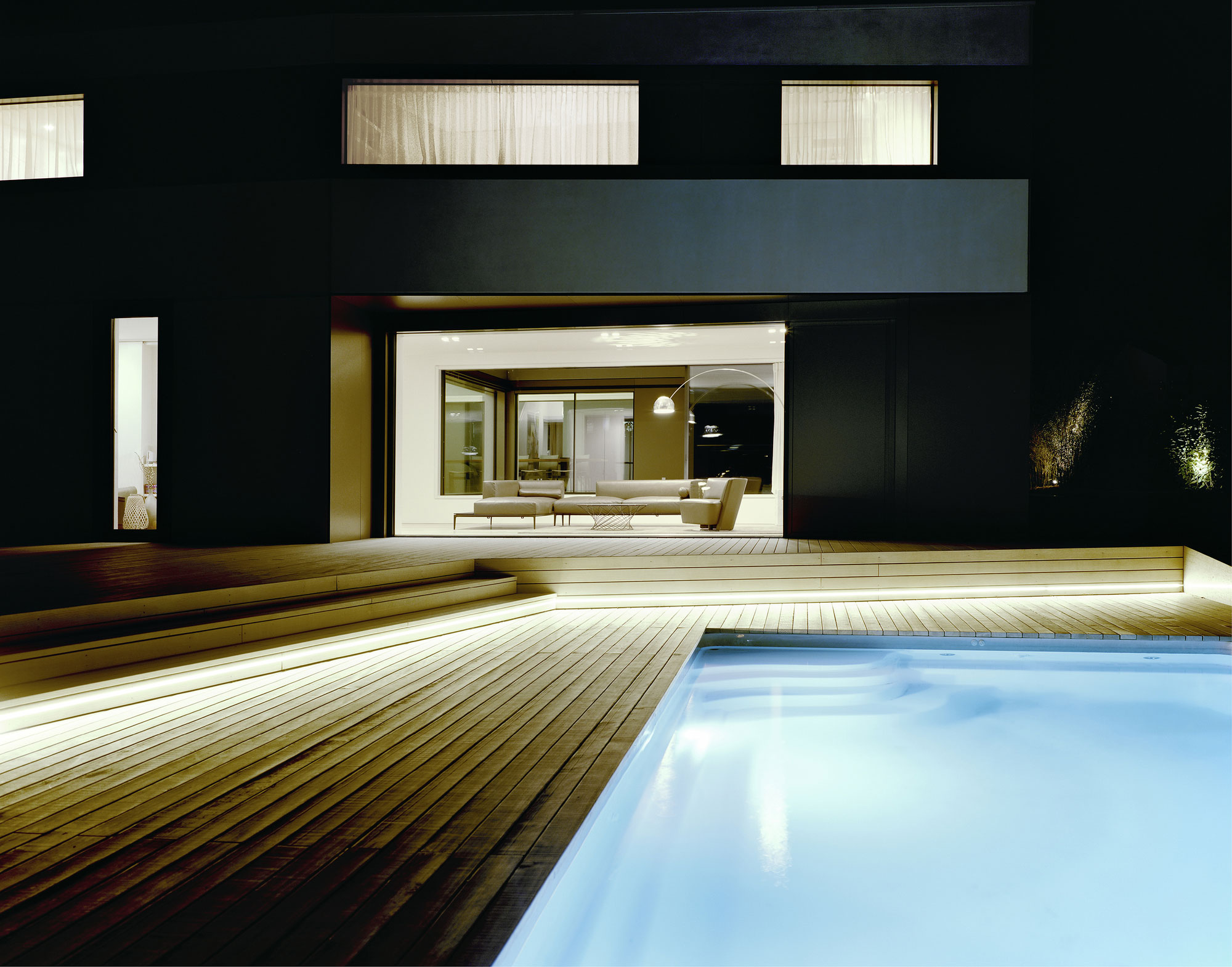 A Spacious Modern House with a Relaxing Decor Done in White in Tübingen, Germany by Steimle Architekten (24)