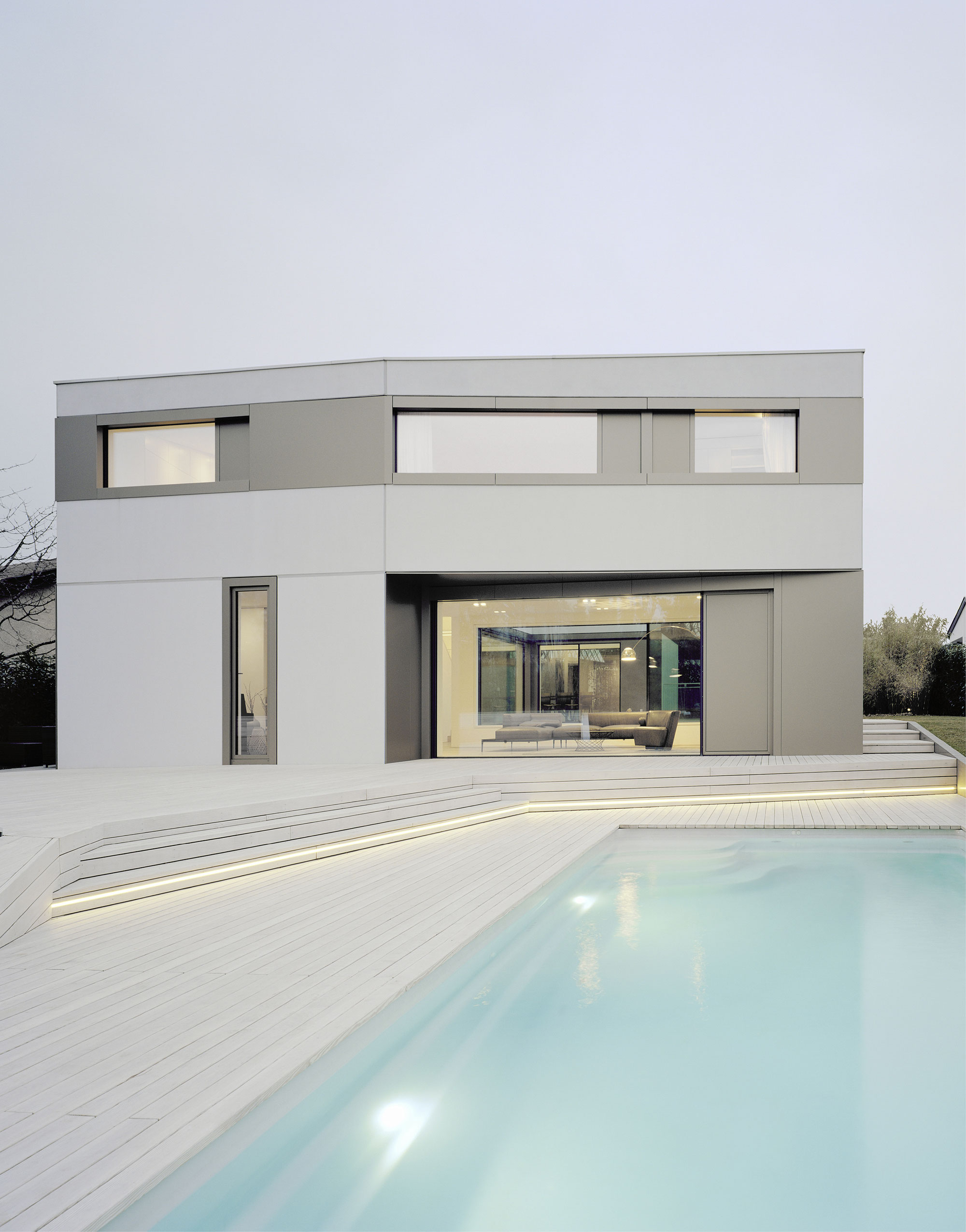 A Spacious Modern House with a Relaxing Decor Done in White in Tübingen, Germany by Steimle Architekten (3)