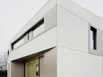 A Spacious Modern House with a Relaxing Decor Done in White in Tübingen, Germany by Steimle Architekten (5)