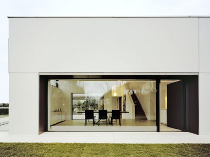 A Spacious Modern House with a Relaxing Decor Done in White in Tübingen, Germany by Steimle Architekten (6)