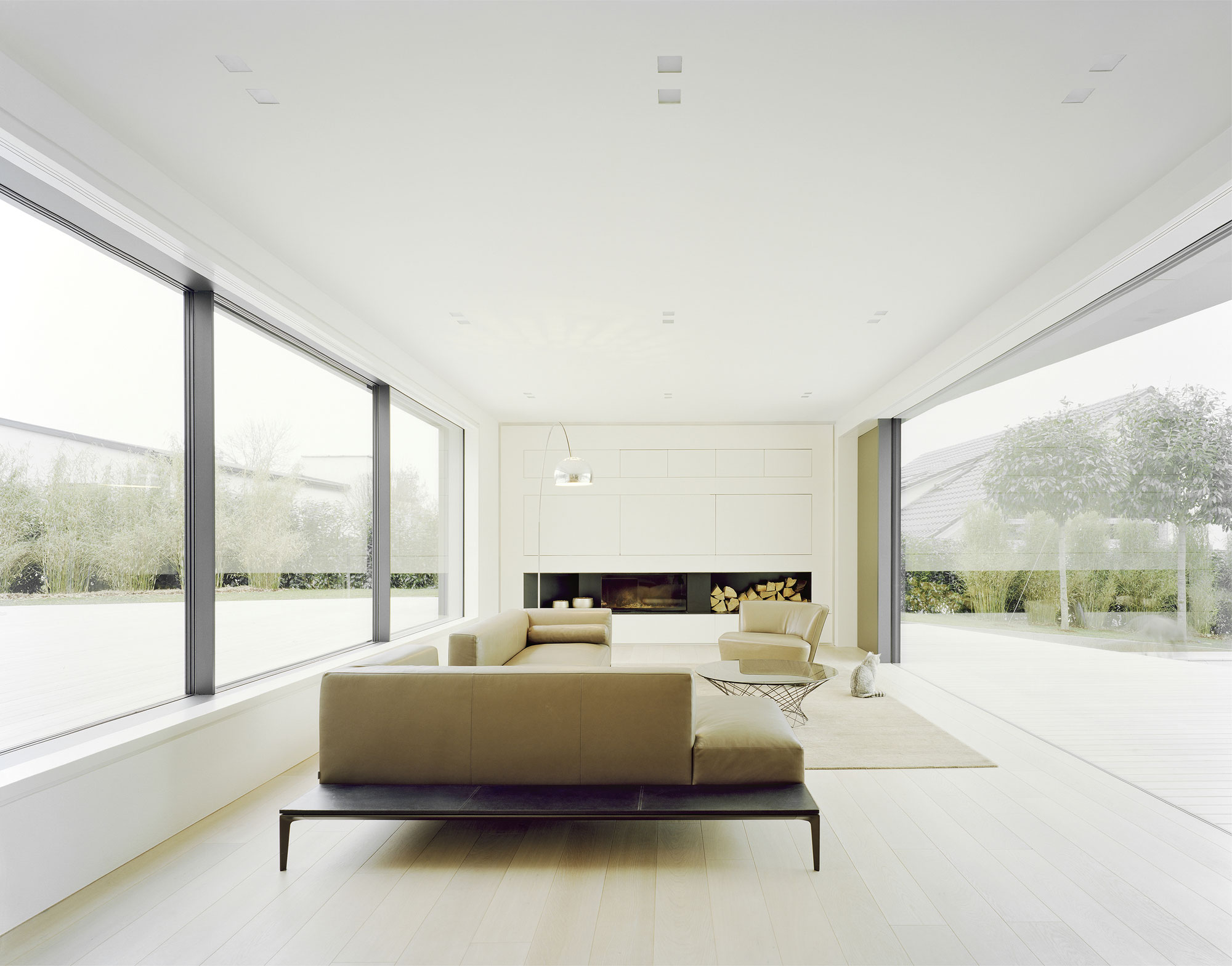A Spacious Modern House with a Relaxing Decor Done in White in Tübingen, Germany by Steimle Architekten (9)