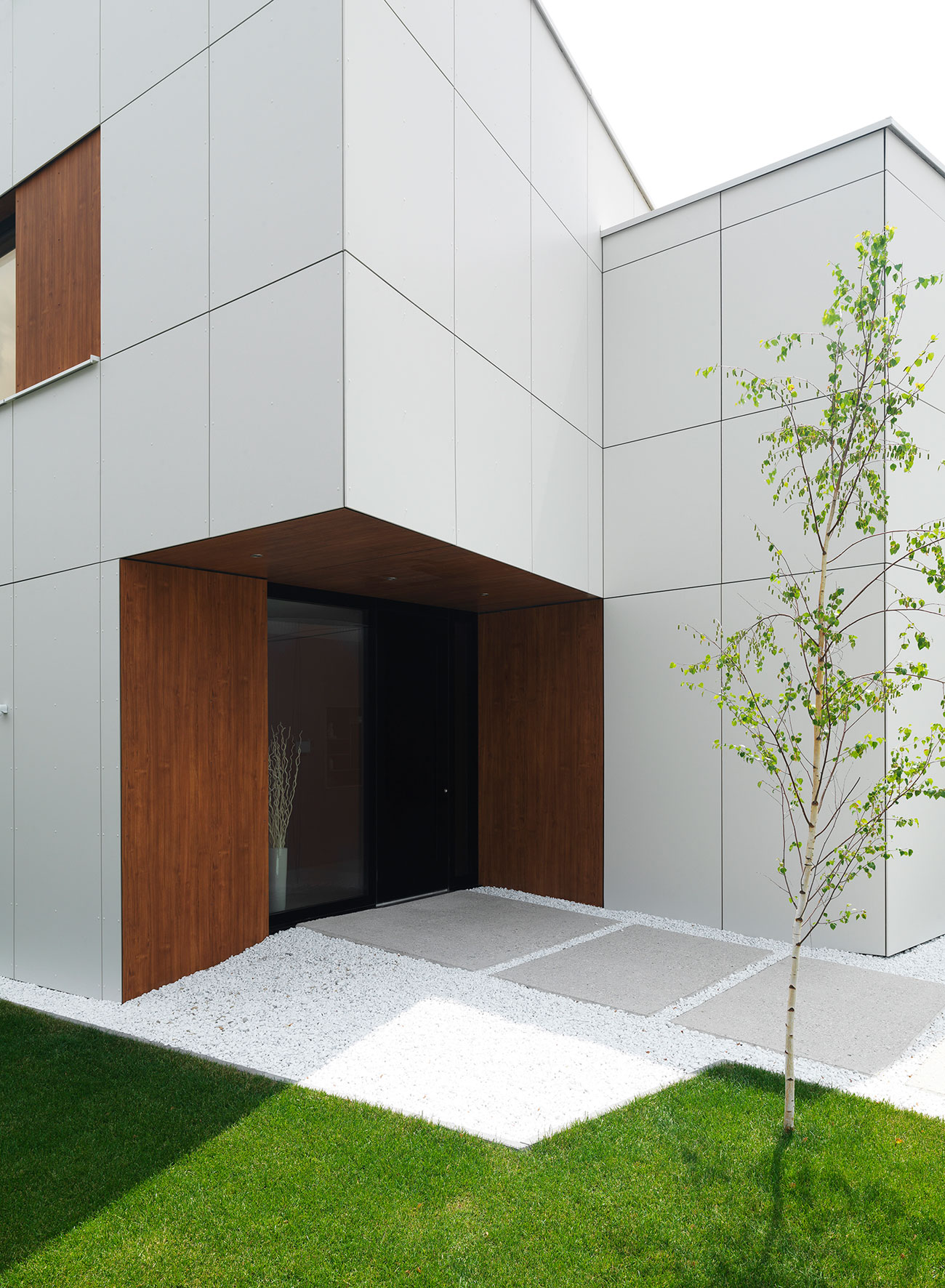 A Spacious and Comfortable Home with Minimalist Interiors in Vienna by SoNo arhitekti (2)