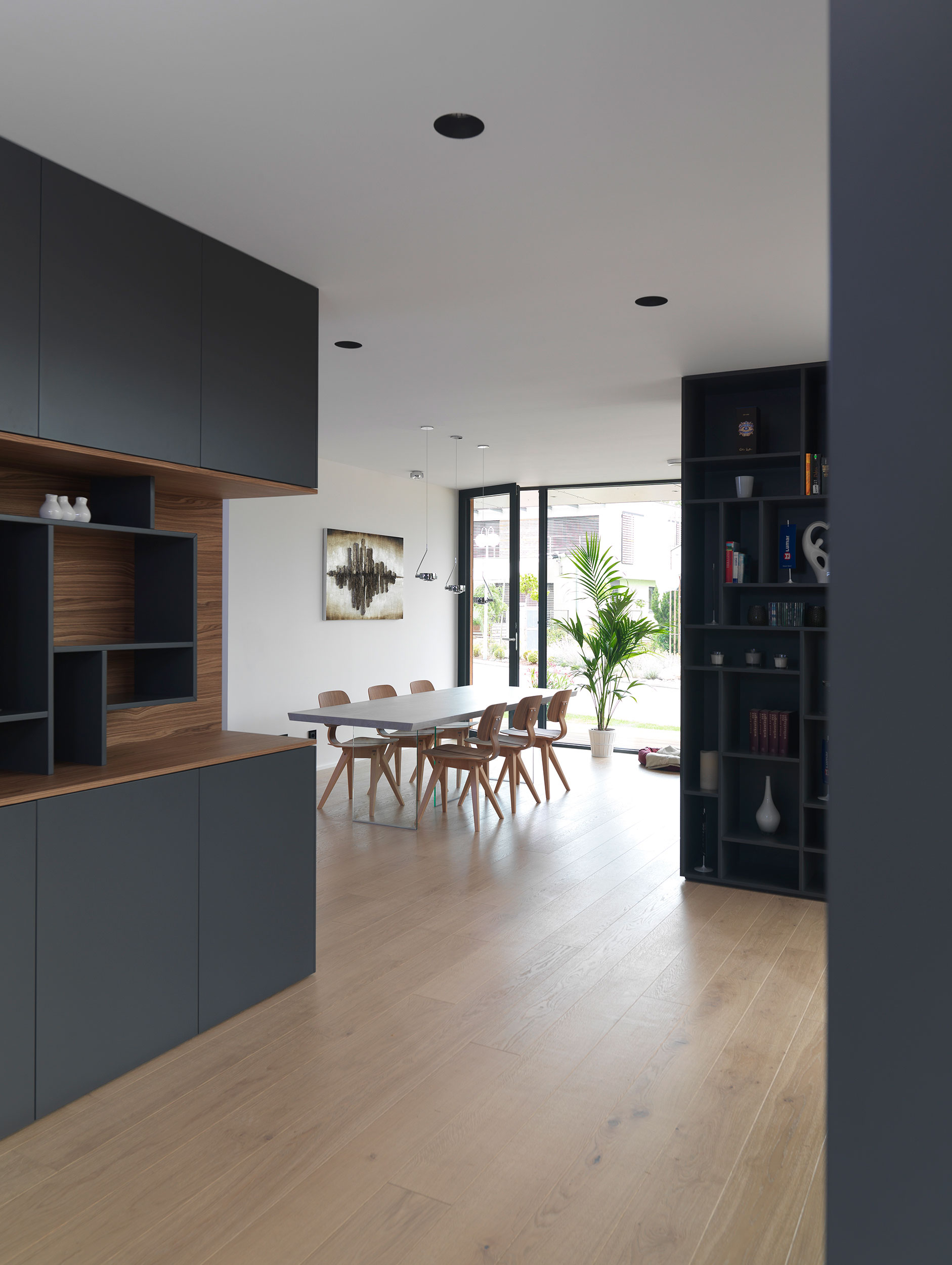 A Spacious and Comfortable Home with Minimalist Interiors in Vienna by SoNo arhitekti (8)