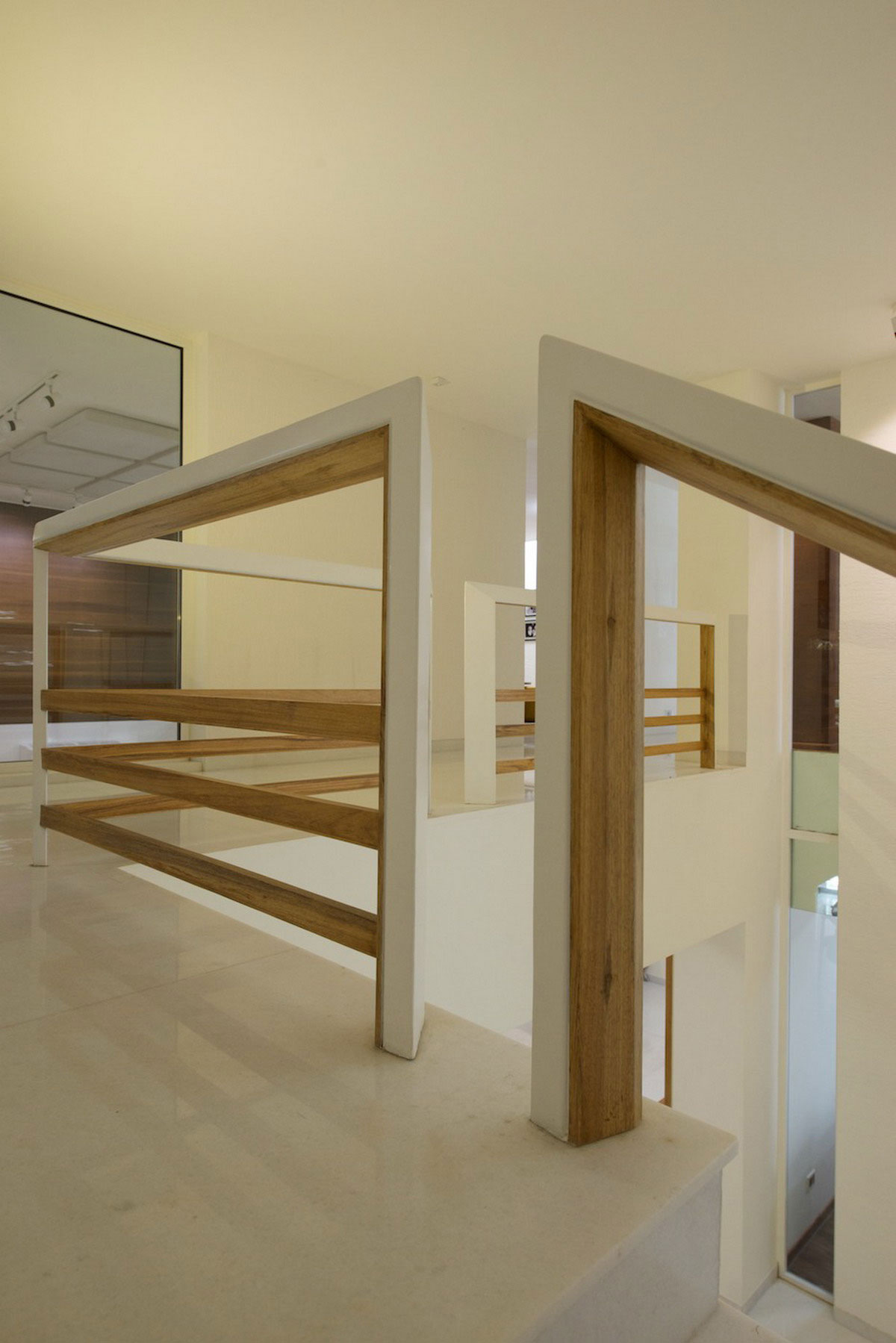 A Spacious and Elegant House with Cozy Color Schemes in Urban Chaos by SAK Designs (10)