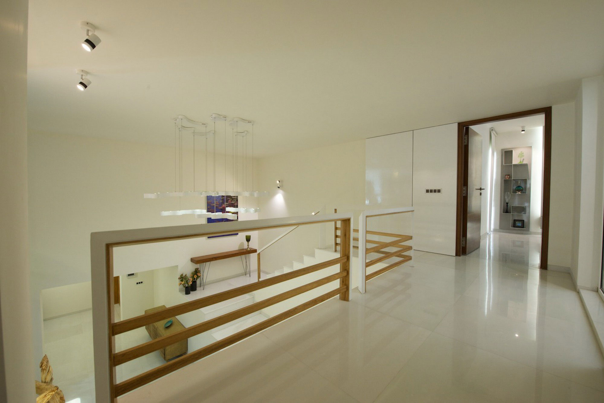 A Spacious and Elegant House with Cozy Color Schemes in Urban Chaos by SAK Designs (11)