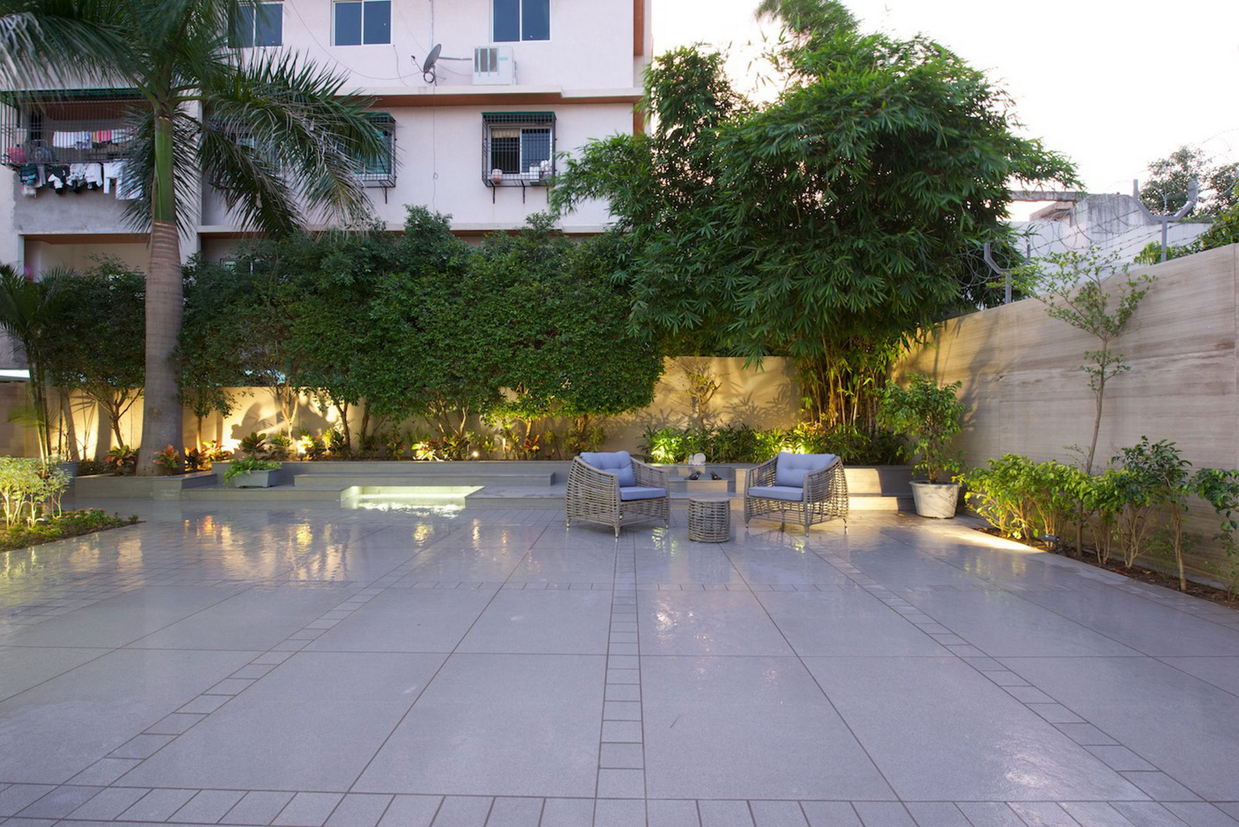 A Spacious and Elegant House with Cozy Color Schemes in Urban Chaos by SAK Designs (3)