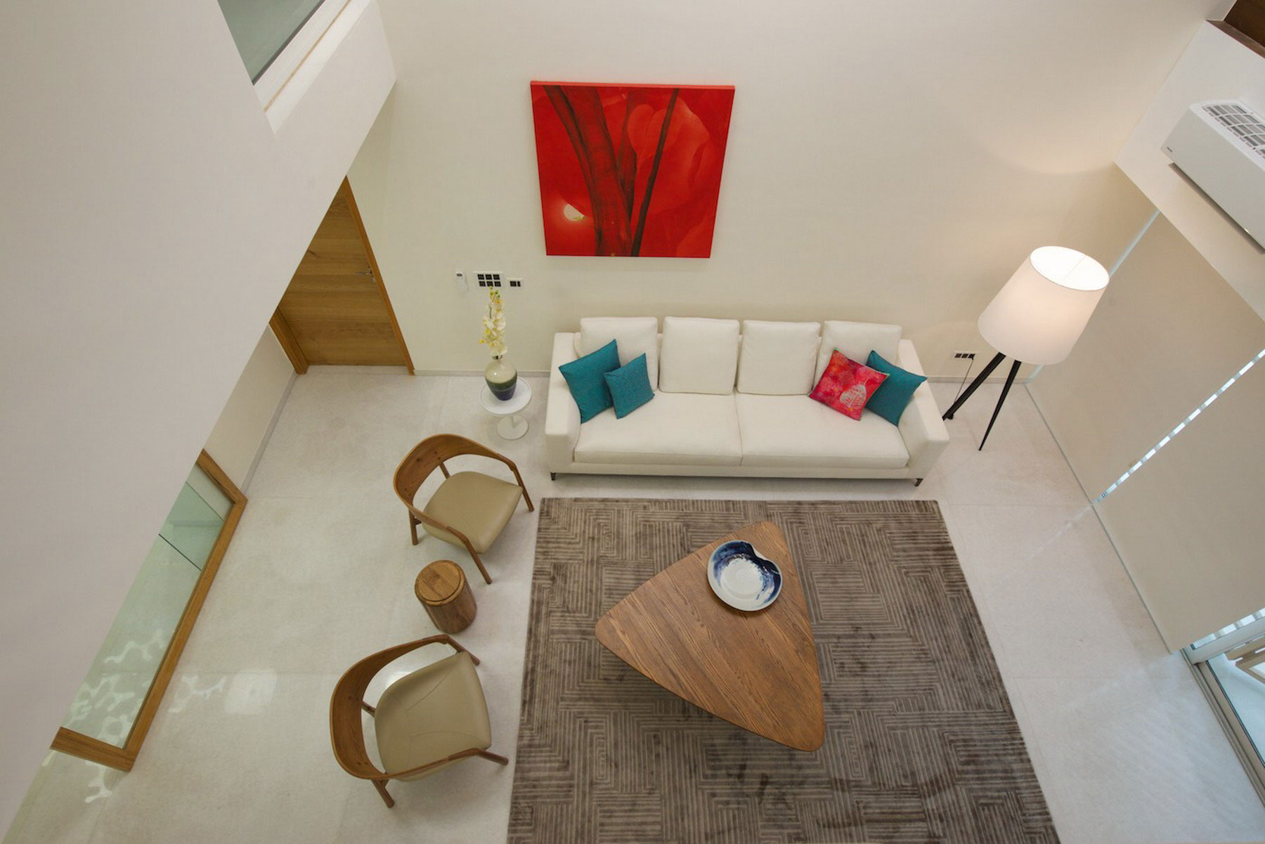 A Spacious and Elegant House with Cozy Color Schemes in Urban Chaos by SAK Designs (4)