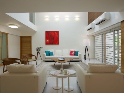 A Spacious and Elegant House with Cozy Color Schemes in Urban Chaos by SAK Designs (5)