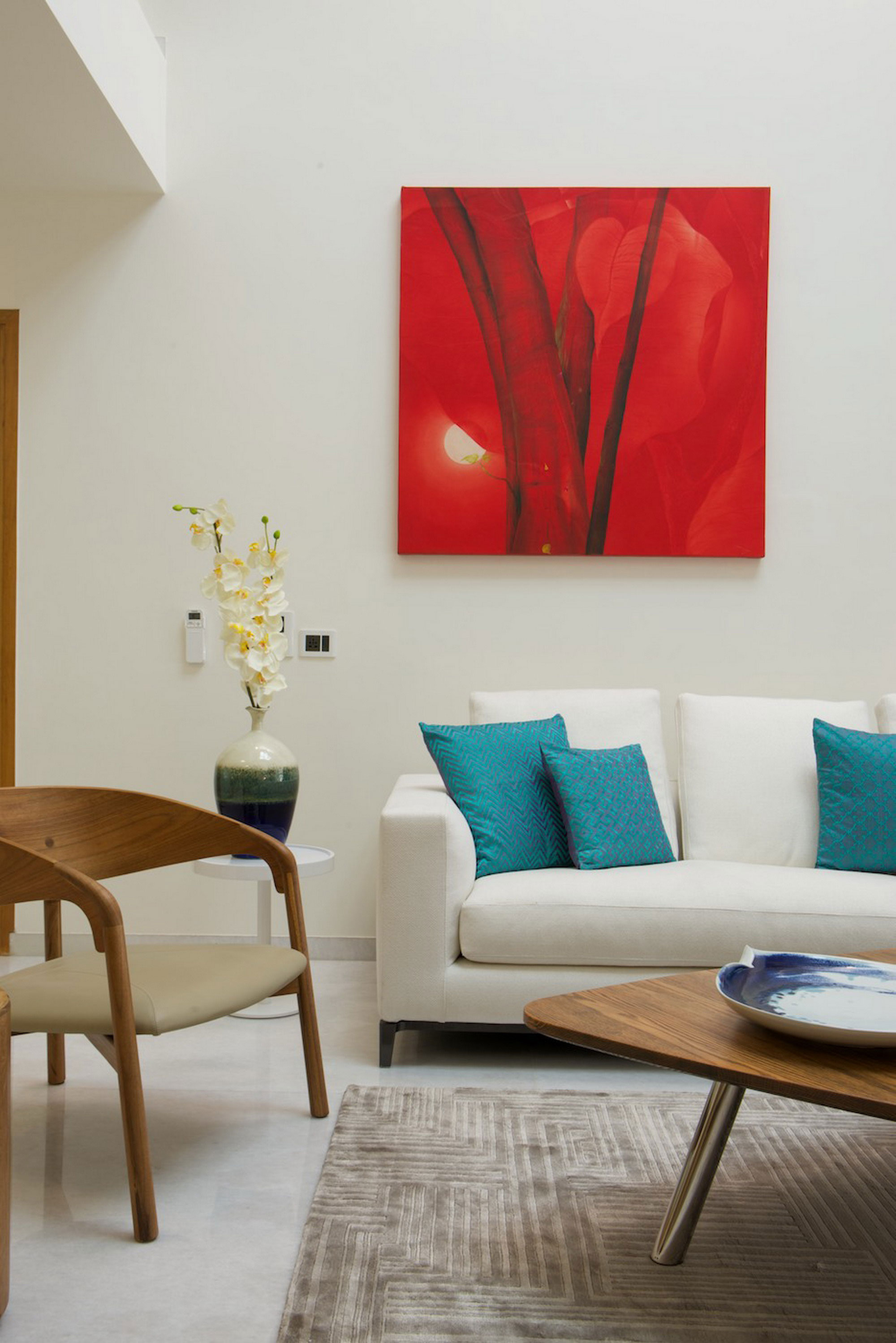 A Spacious and Elegant House with Cozy Color Schemes in Urban Chaos by SAK Designs (6)