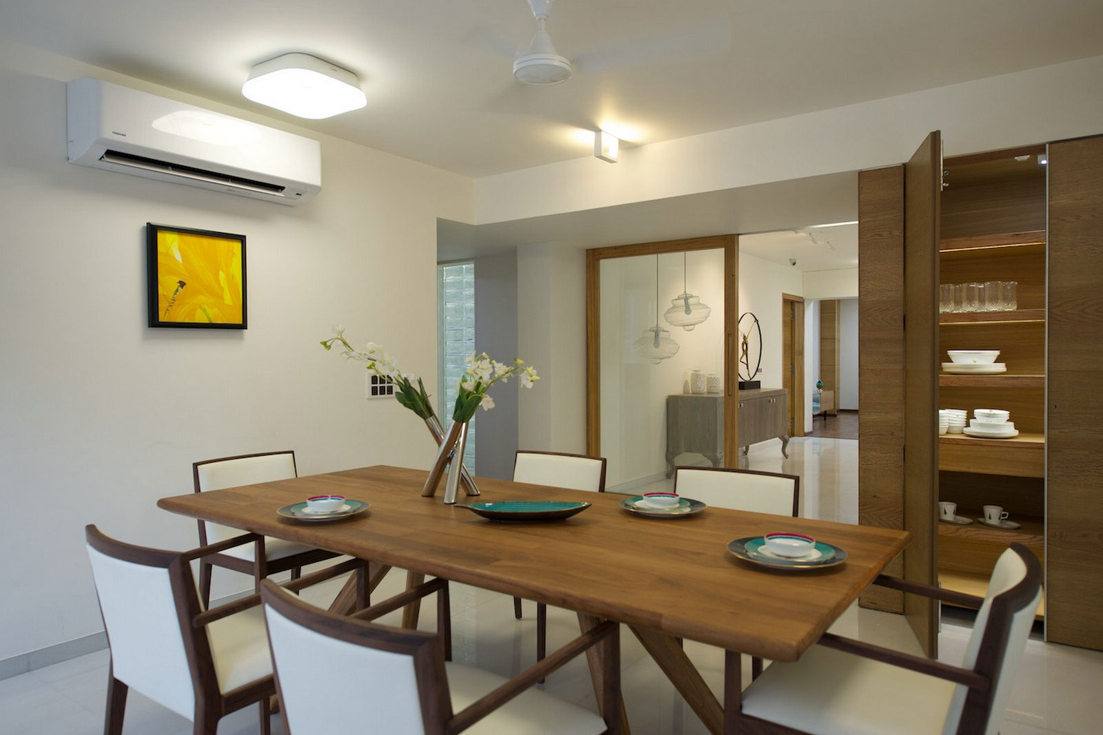 A Spacious and Elegant House with Cozy Color Schemes in Urban Chaos by SAK Designs (8)