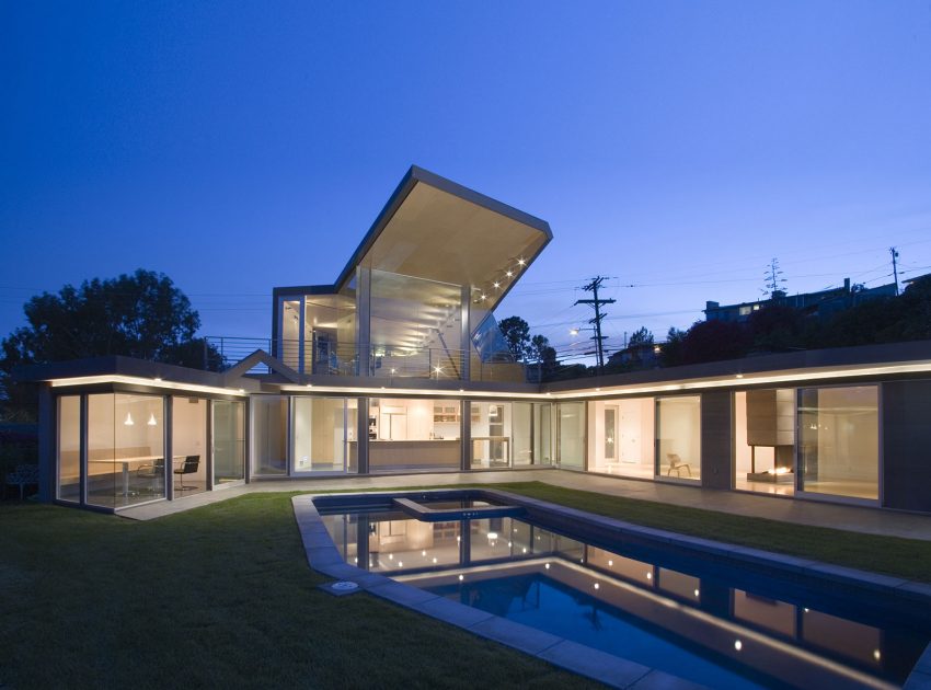 A Spectacular Asymmetrical Home with Beautiful City and Ocean Views in Brentwood by Patrick Tighe Architecture (10)