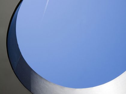 A Spectacular Asymmetrical Home with Beautiful City and Ocean Views in Brentwood by Patrick Tighe Architecture (5)