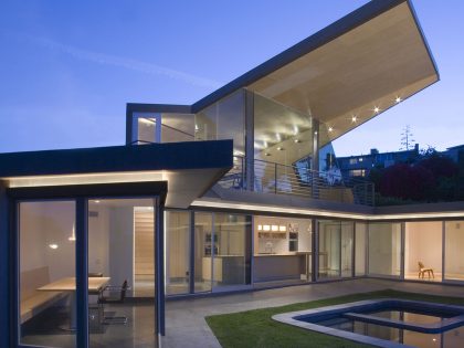 A Spectacular Asymmetrical Home with Beautiful City and Ocean Views in Brentwood by Patrick Tighe Architecture (9)