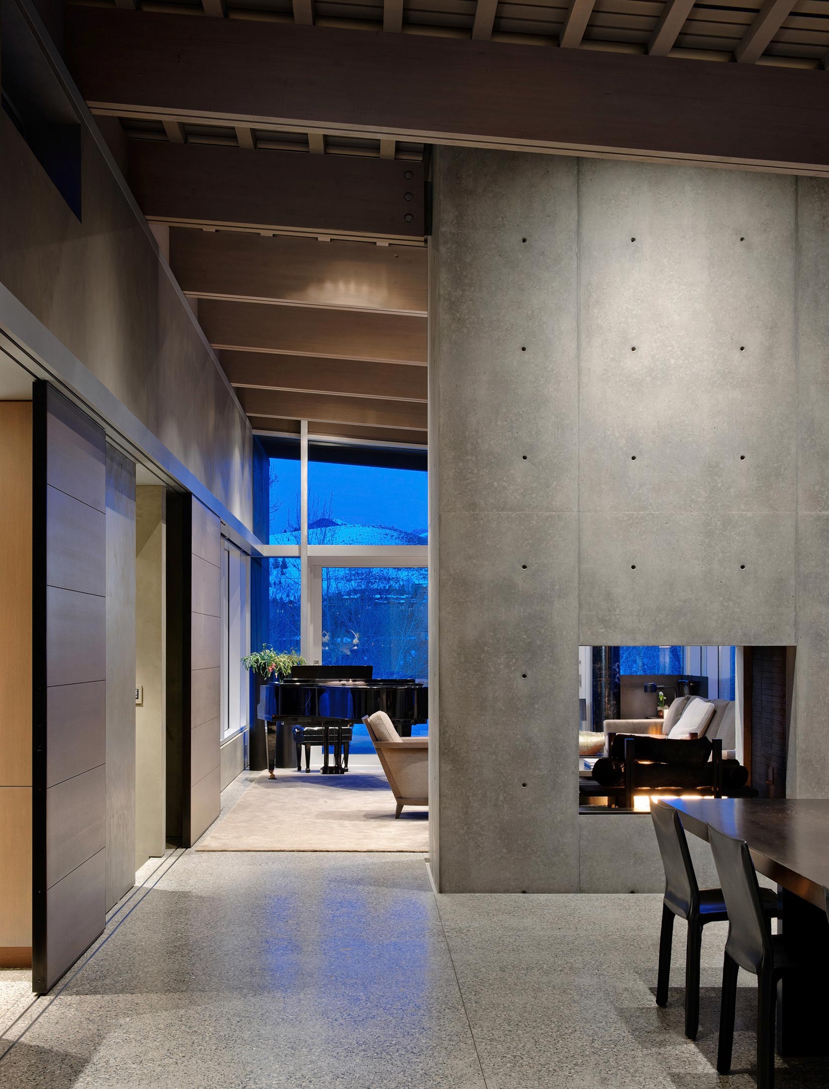 A Spectacular Concrete House Surrounded by Snow Filled Trees Mountain of USA by Suyama Peterson Deguchi (12)