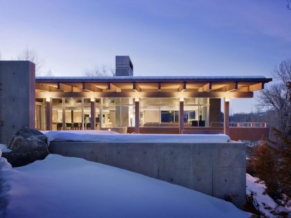 A Spectacular Concrete House Surrounded by Snow Filled Trees Mountain of USA by Suyama Peterson Deguchi (14)