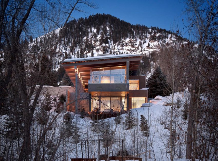 A Spectacular Concrete House Surrounded by Snow Filled Trees Mountain of USA by Suyama Peterson Deguchi (15)